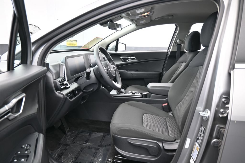 Used 2025 Kia Sportage LX FWD image 10