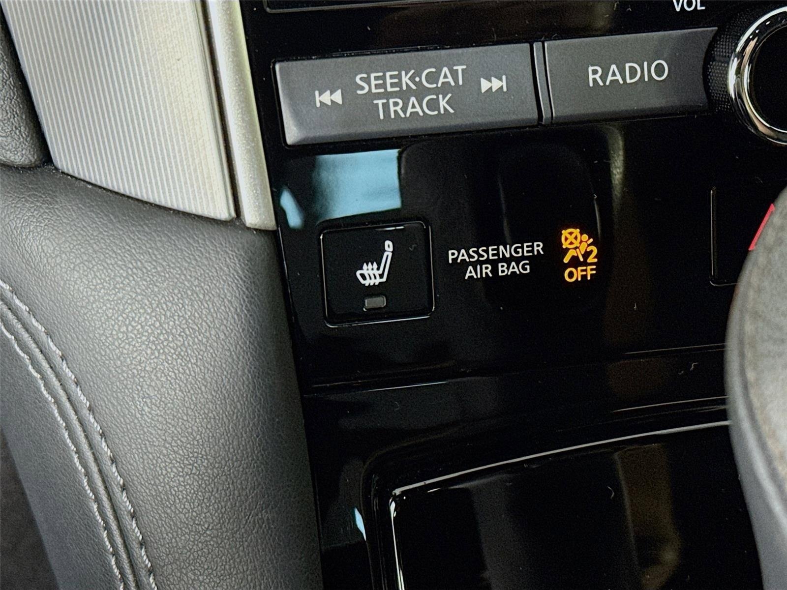 Used 2019 INFINITI Q60 3.0t Luxe w/ Essential Package RWD image 24