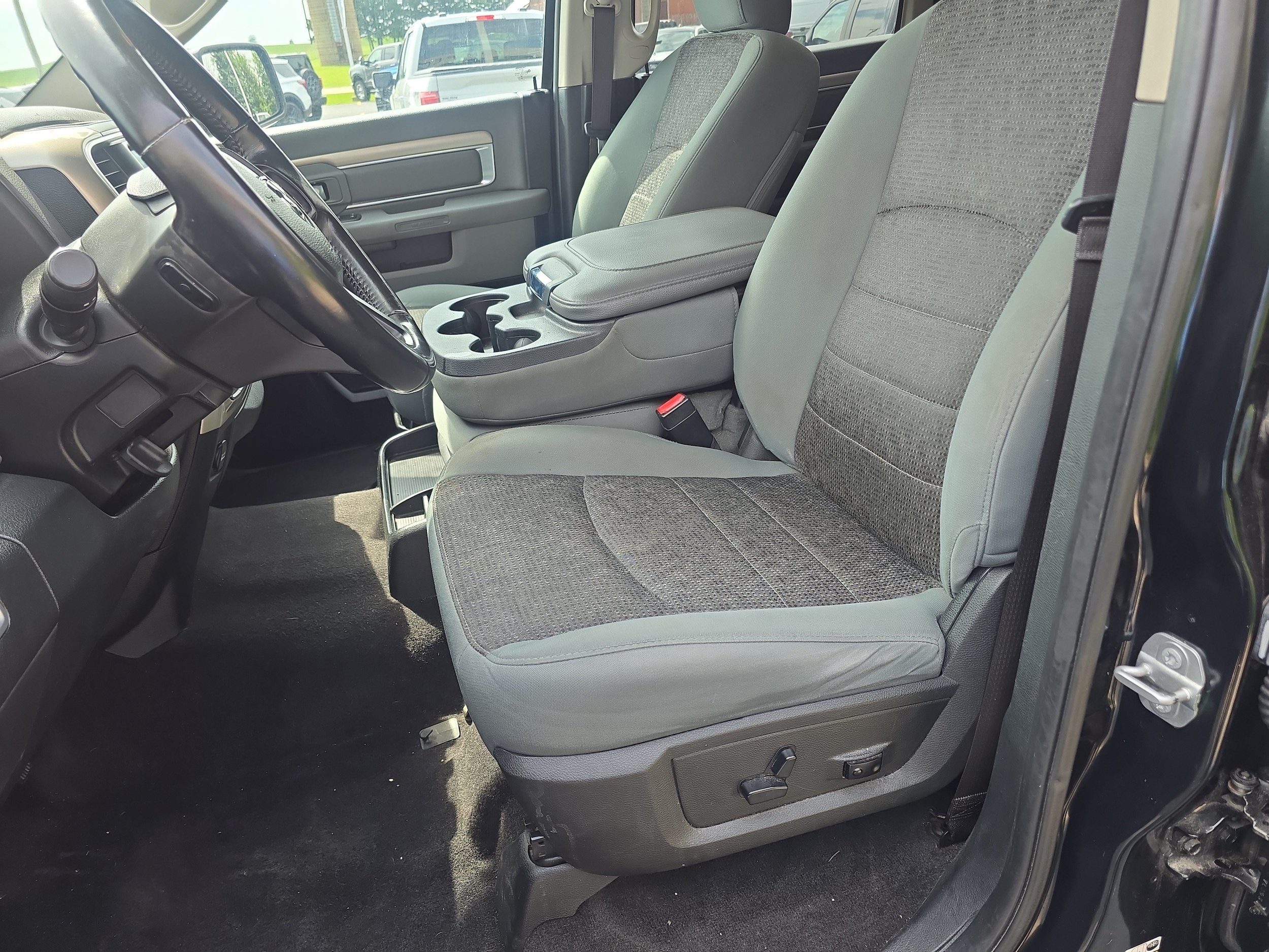 Used 2017 RAM 1500 Big Horn AWD/4WD image 9