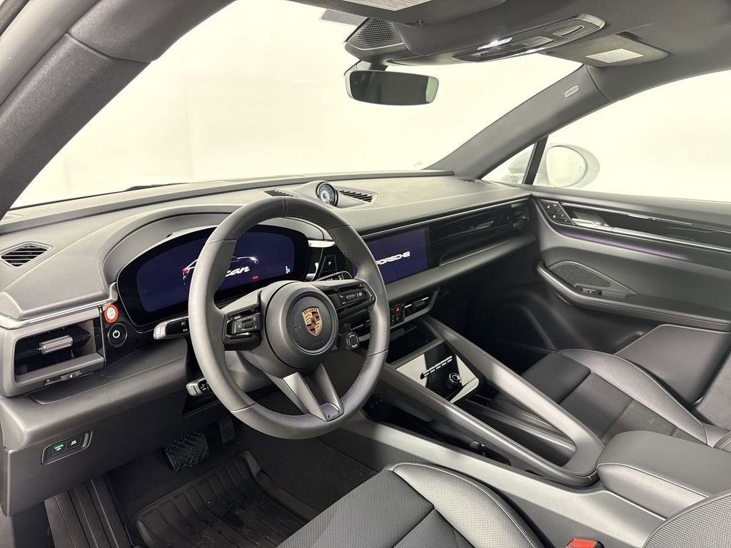 Used 2025 Porsche Macan Electric RWD image 4