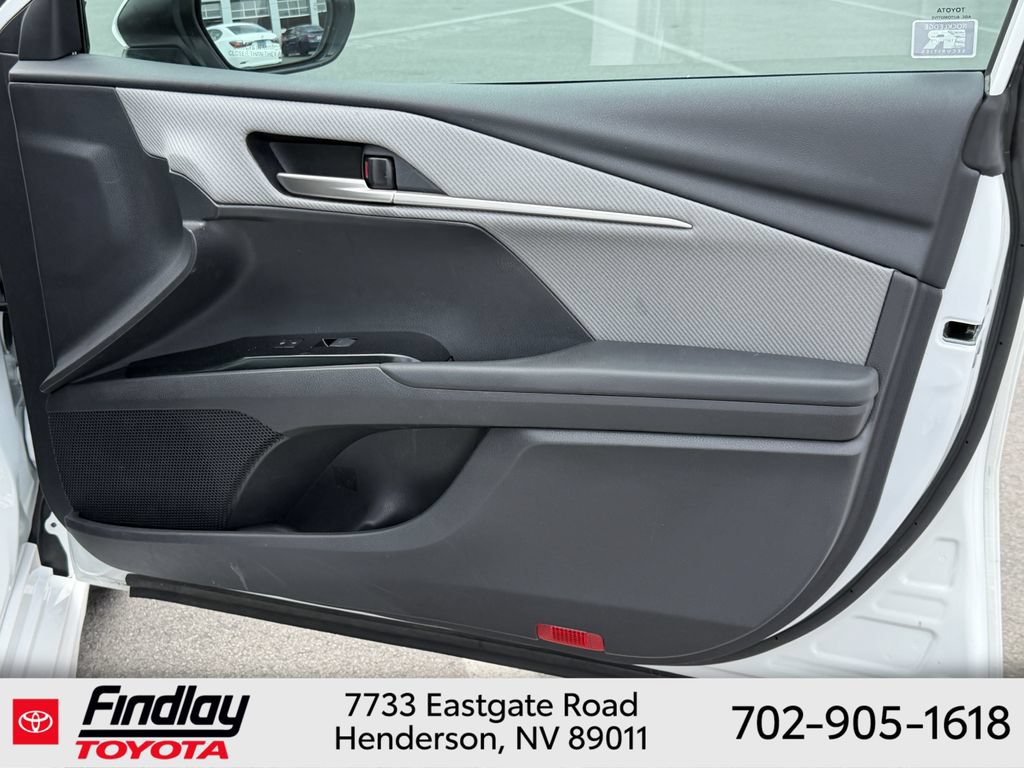 Used 2025 Toyota Camry SE AWD/4WD image 16
