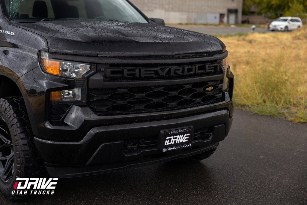 Used 2022 Chevrolet Silverado 1500 Custom image 2