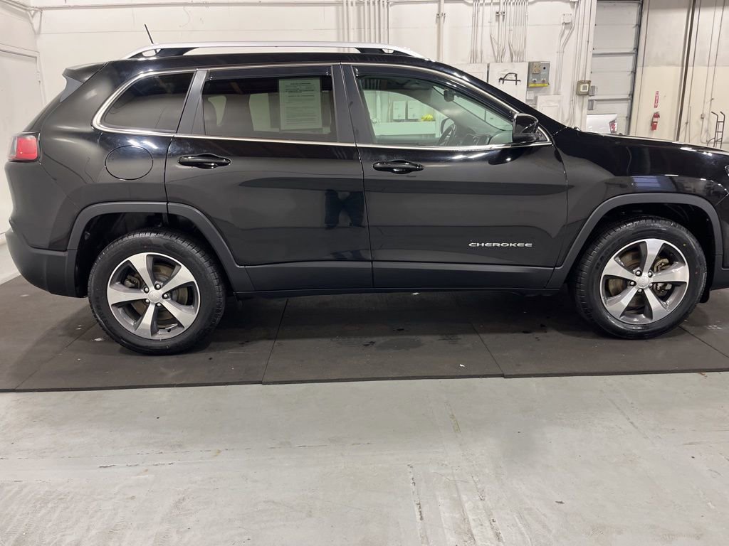 Used 2019 Jeep Cherokee Limited image 9