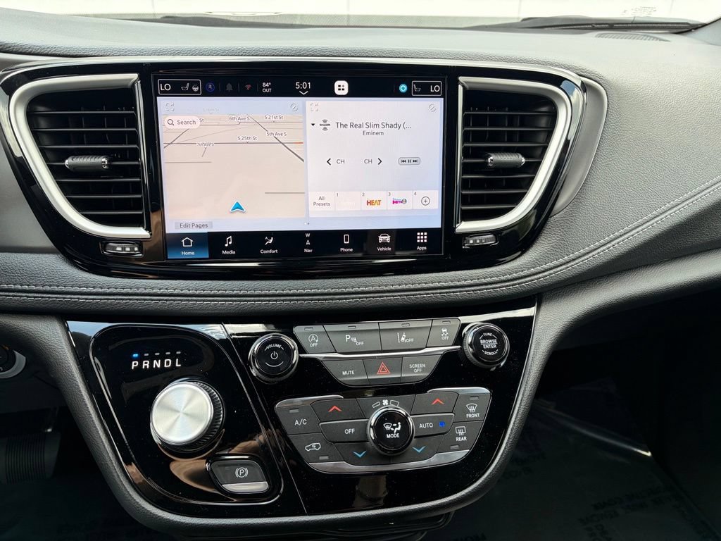 New 2027 Chrysler Pacifica Select w/ Family Tech Group AWD/4WD image 31