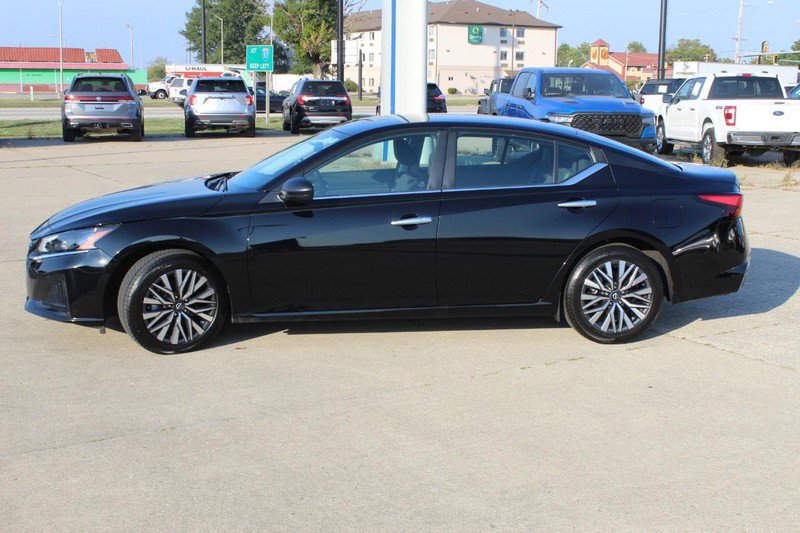 Used 2024 Nissan Altima 2.5 SV image 6