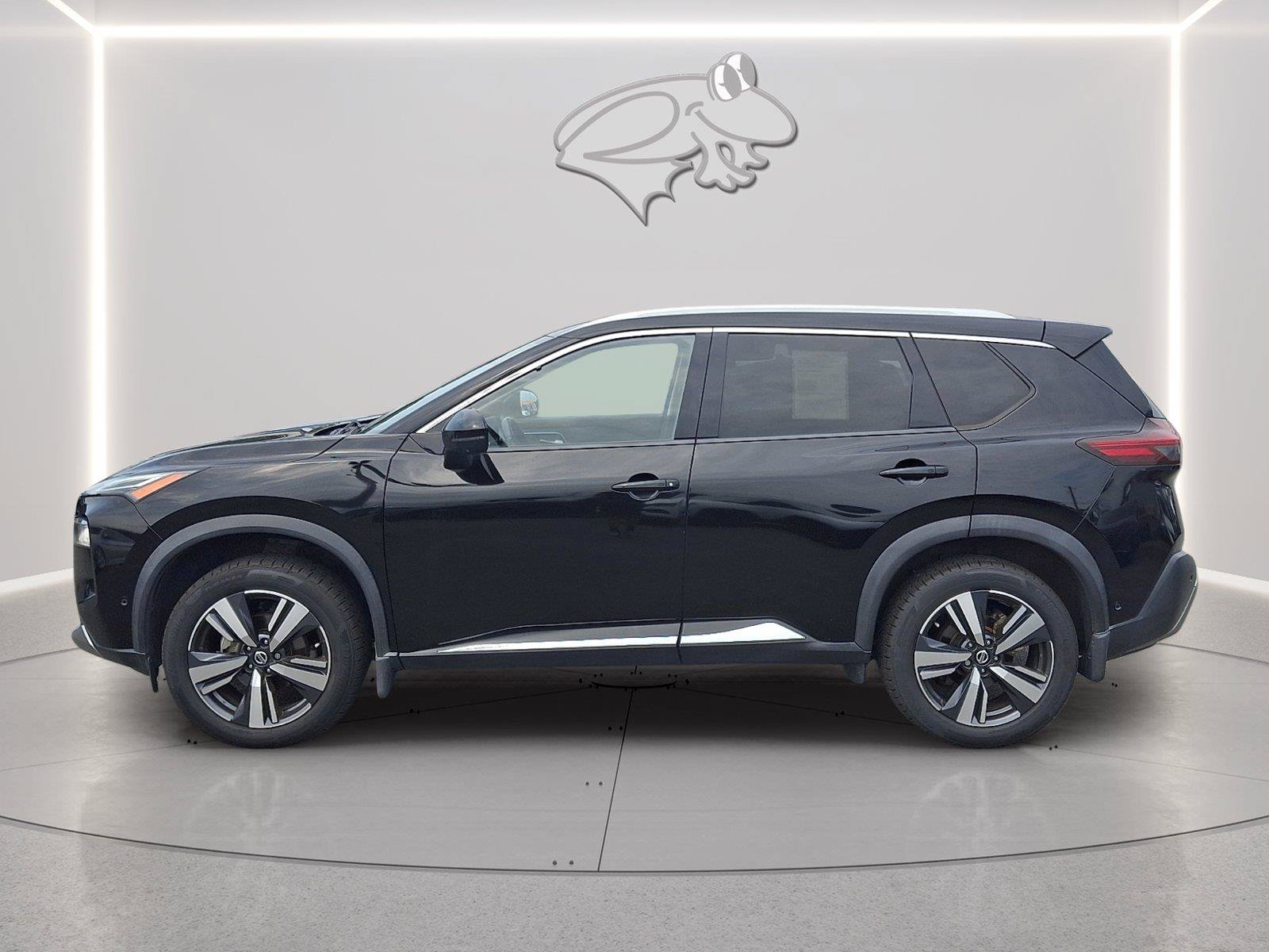 Used 2021 Nissan Rogue Platinum FWD image 2