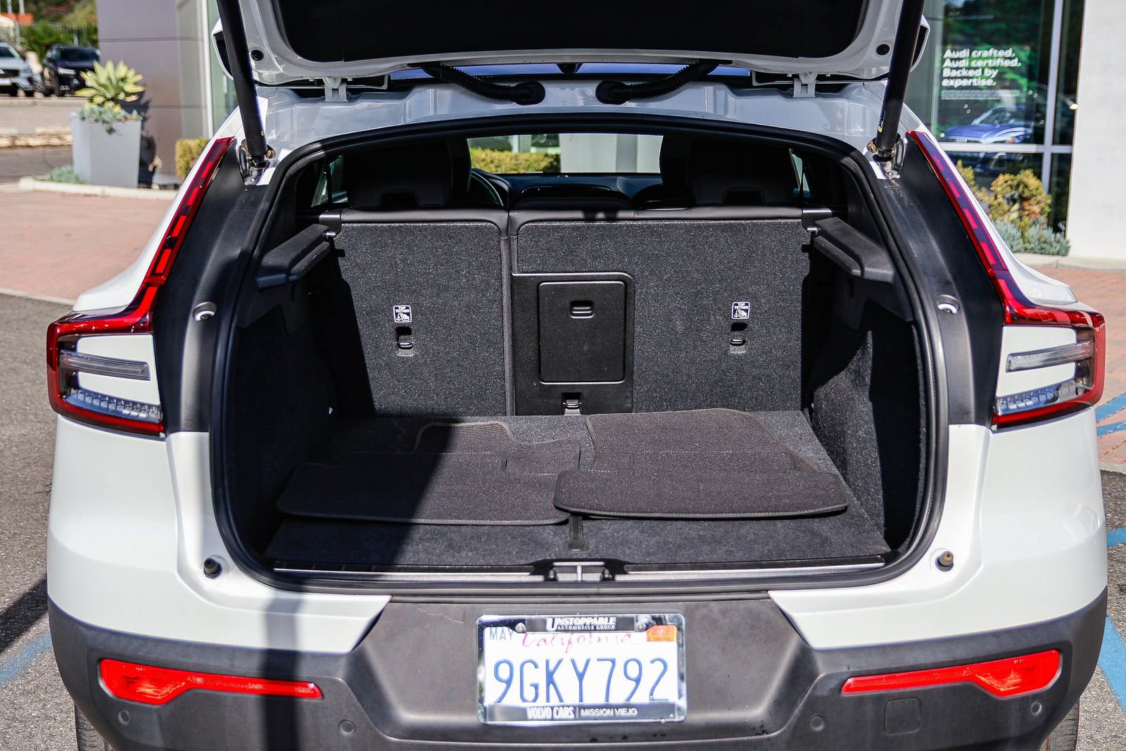 Used 2023 Volvo C40 P8 Recharge Plus image 30