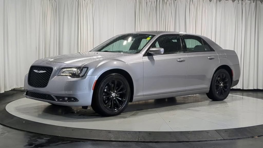 Used 2018 Chrysler 300 S w/ 300S Premium Group AWD/4WD image 5