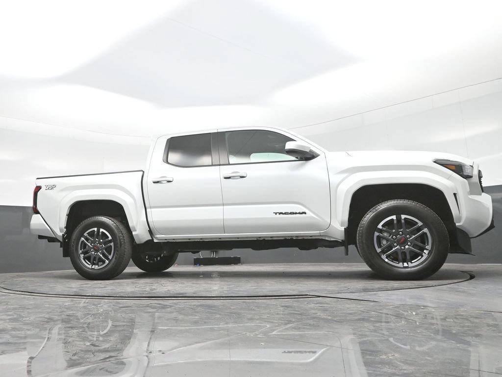 Used 2024 Toyota Tacoma TRD Sport AWD/4WD image 28