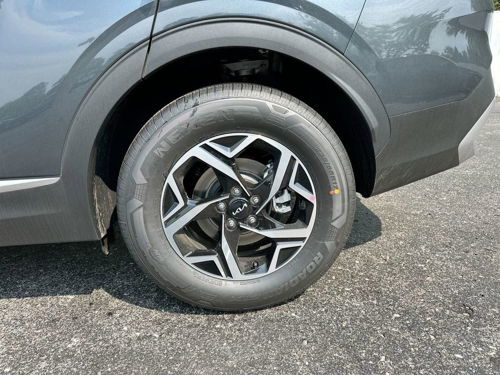 Used 2024 Kia Sportage LX image 28