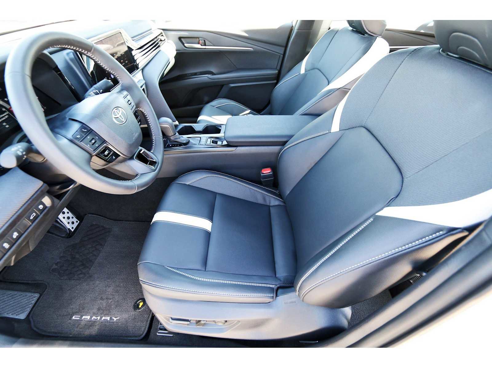 Used 2026 Toyota Camry SE w/ Convenience Package image 11