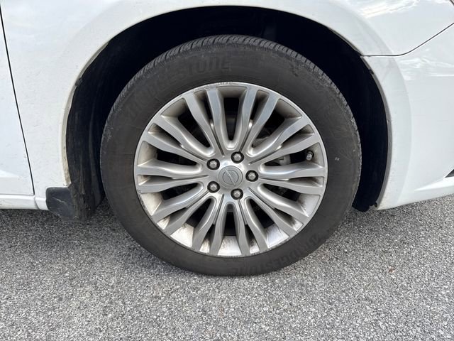 Used 2013 Chrysler 200 Limited image 9