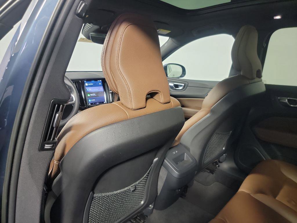 Used 2022 Volvo XC60 B5 Momentum w/ Advanced Package image 19