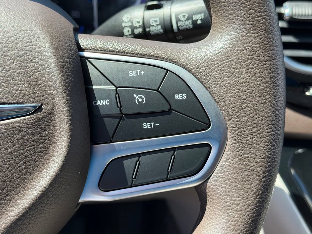 Used 2019 Chrysler Pacifica LX w/ Tire & Wheel Group FWD image 14