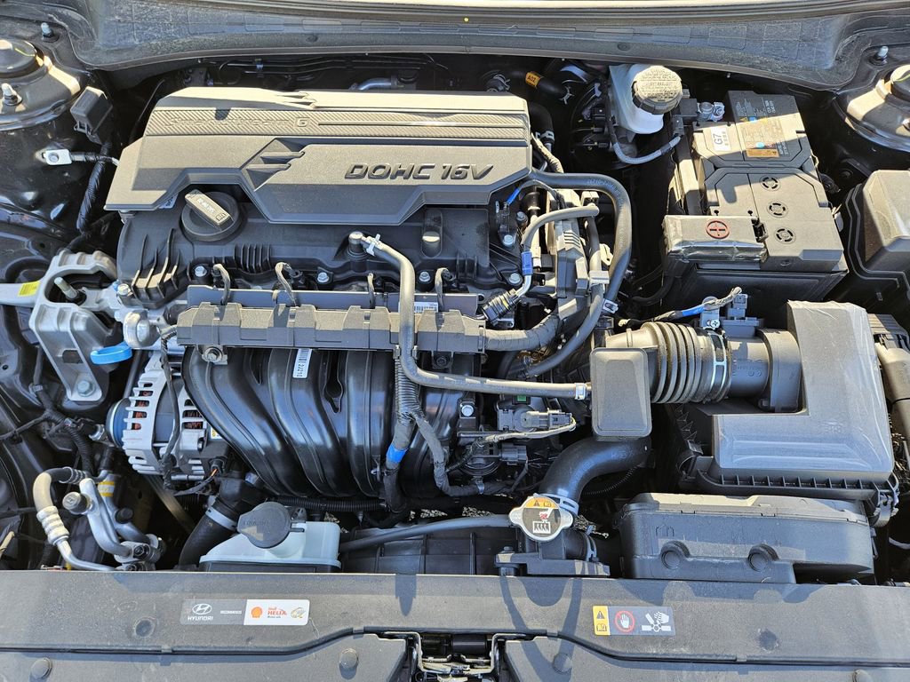 Used 2025 Hyundai Elantra SE image 21