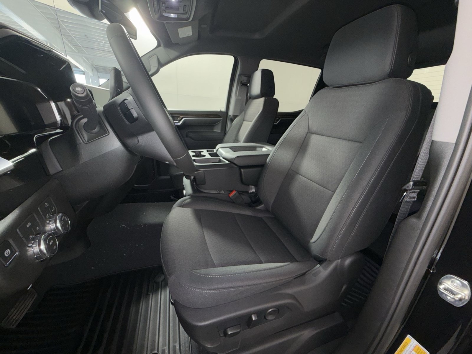 New 2026 GMC Sierra 1500 SLE w/ Preferred Package AWD/4WD image 13