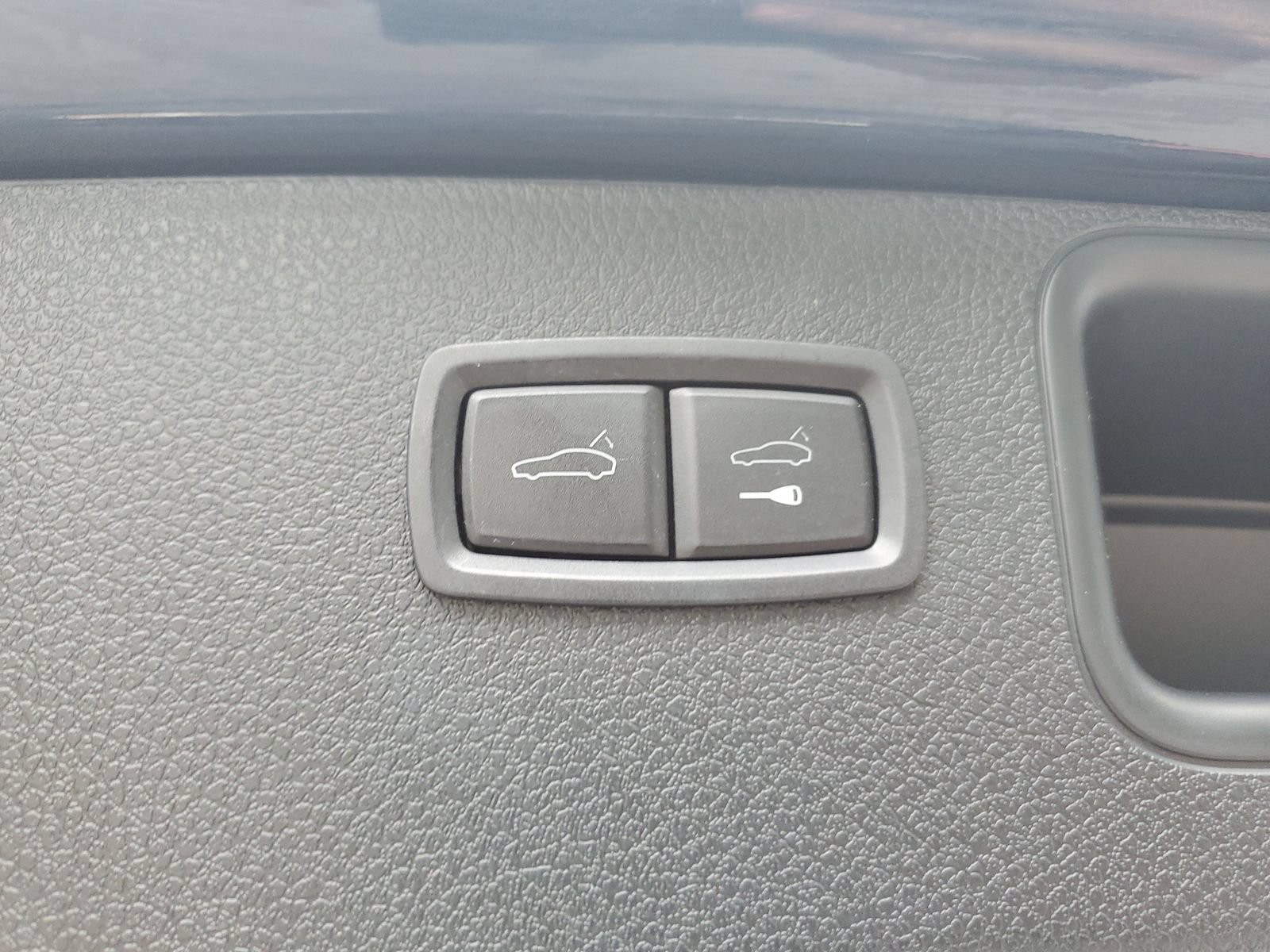 Used 2023 Porsche Macan AWD/4WD image 9