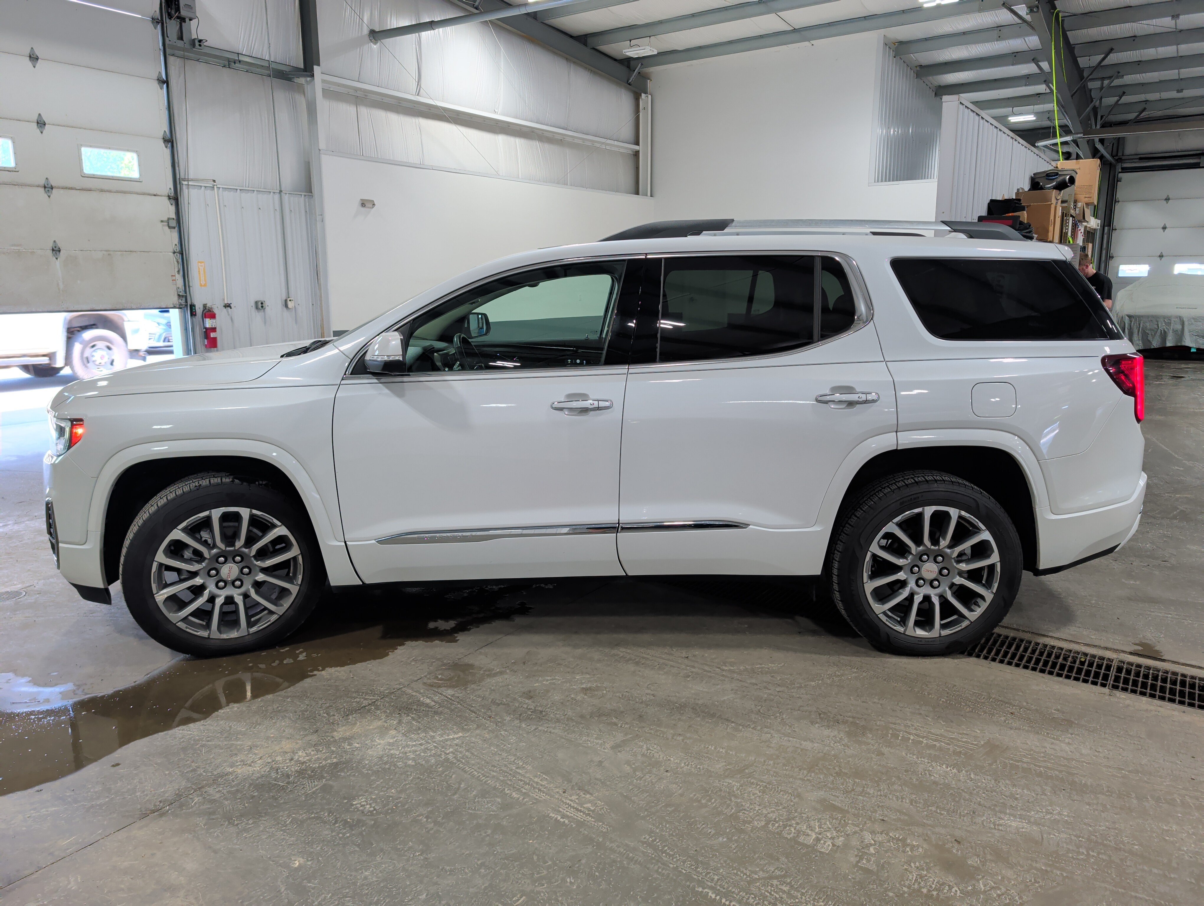 Used 2023 GMC Acadia Denali w/ Denali Ultimate Package AWD/4WD image 5