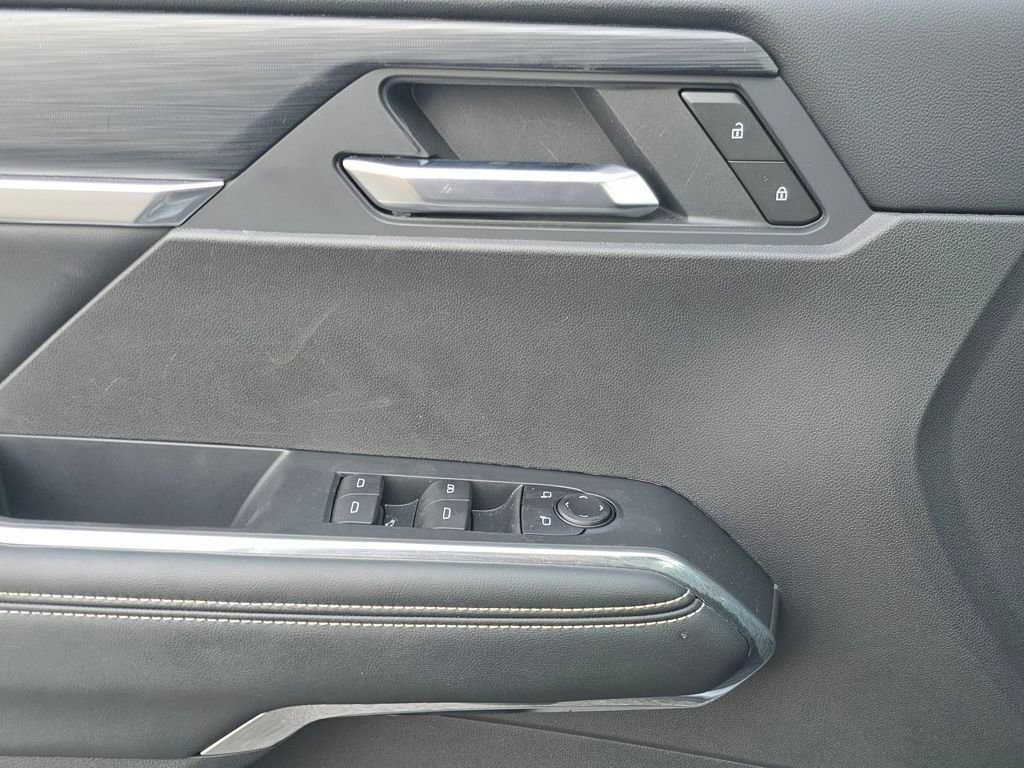 Used 2025 GMC Acadia Elevation image 28