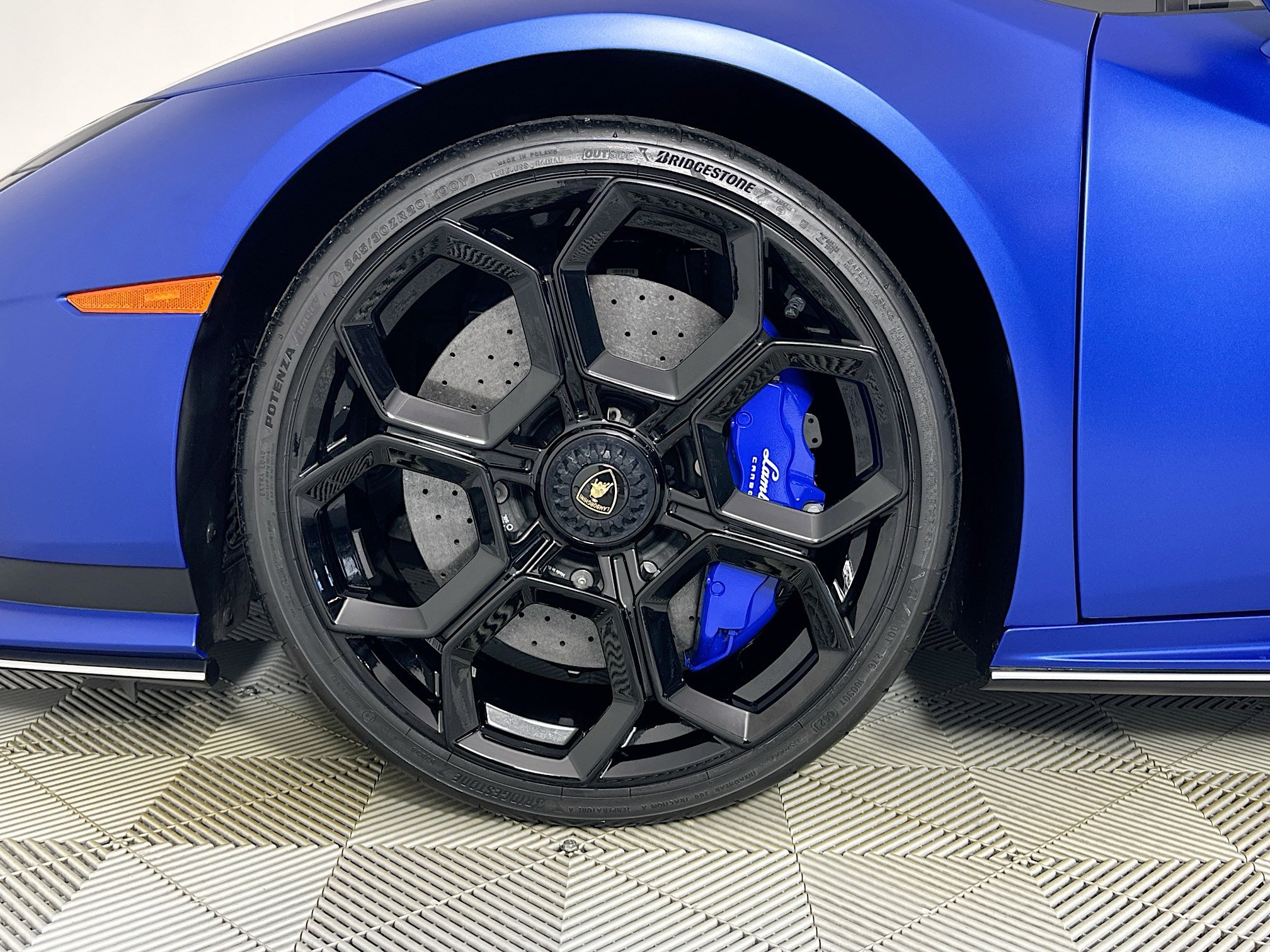 Used 2023 Lamborghini Huracan Tecnica image 9