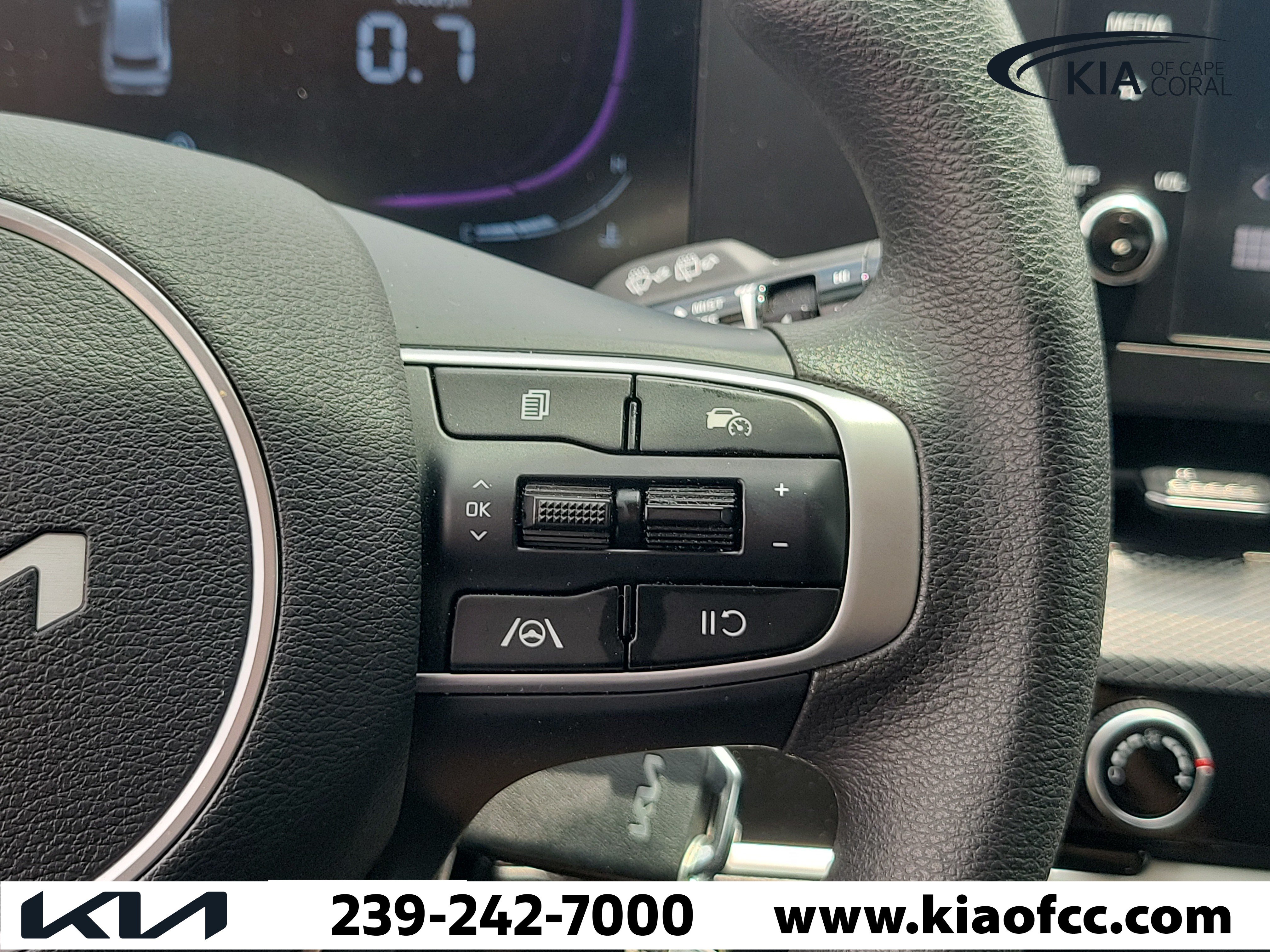 Used 2025 Kia Sportage LX AWD/4WD image 24