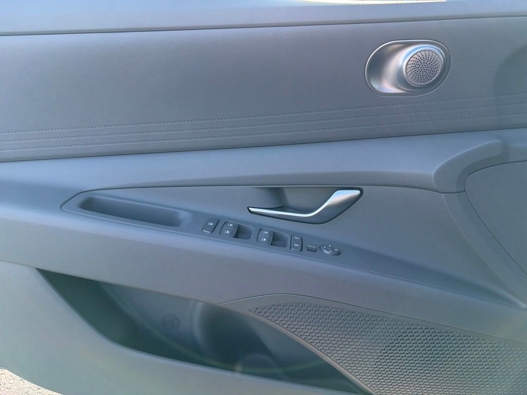 Used 2026 Hyundai Elantra SE image 10