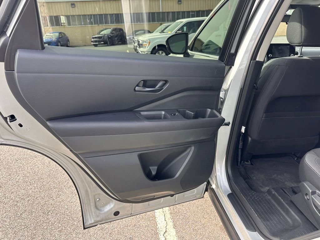 Used 2025 Nissan Pathfinder SV AWD/4WD image 21
