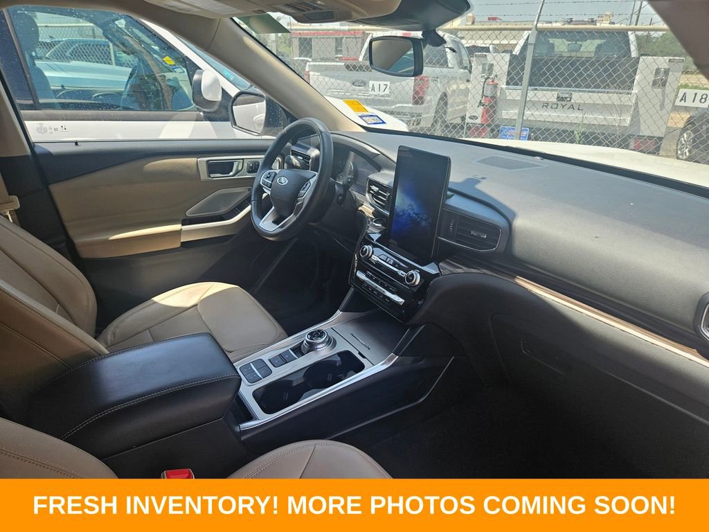 Used 2023 Ford Explorer Limited w/ Limited Technology Package RWD image 8