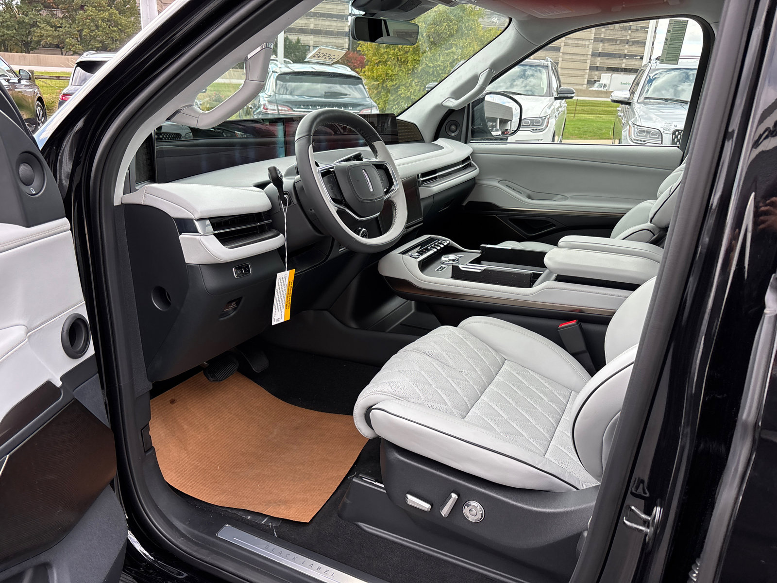 New 2025 Lincoln Navigator L Black Label image 25