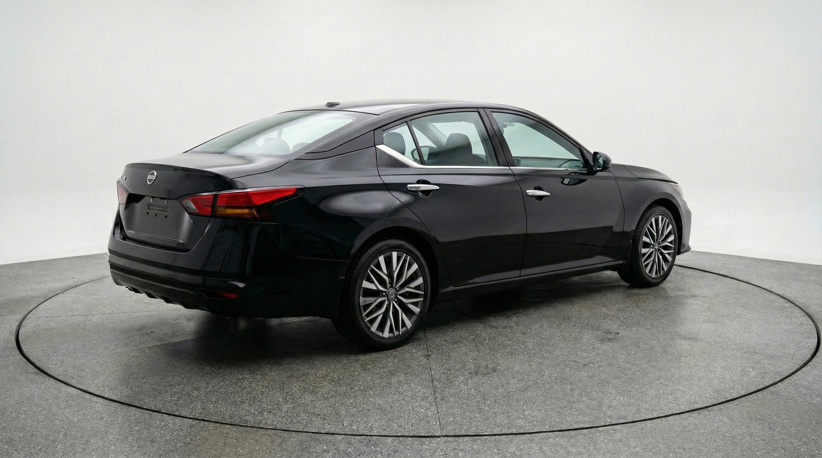Used 2025 Nissan Altima 2.5 SV image 9