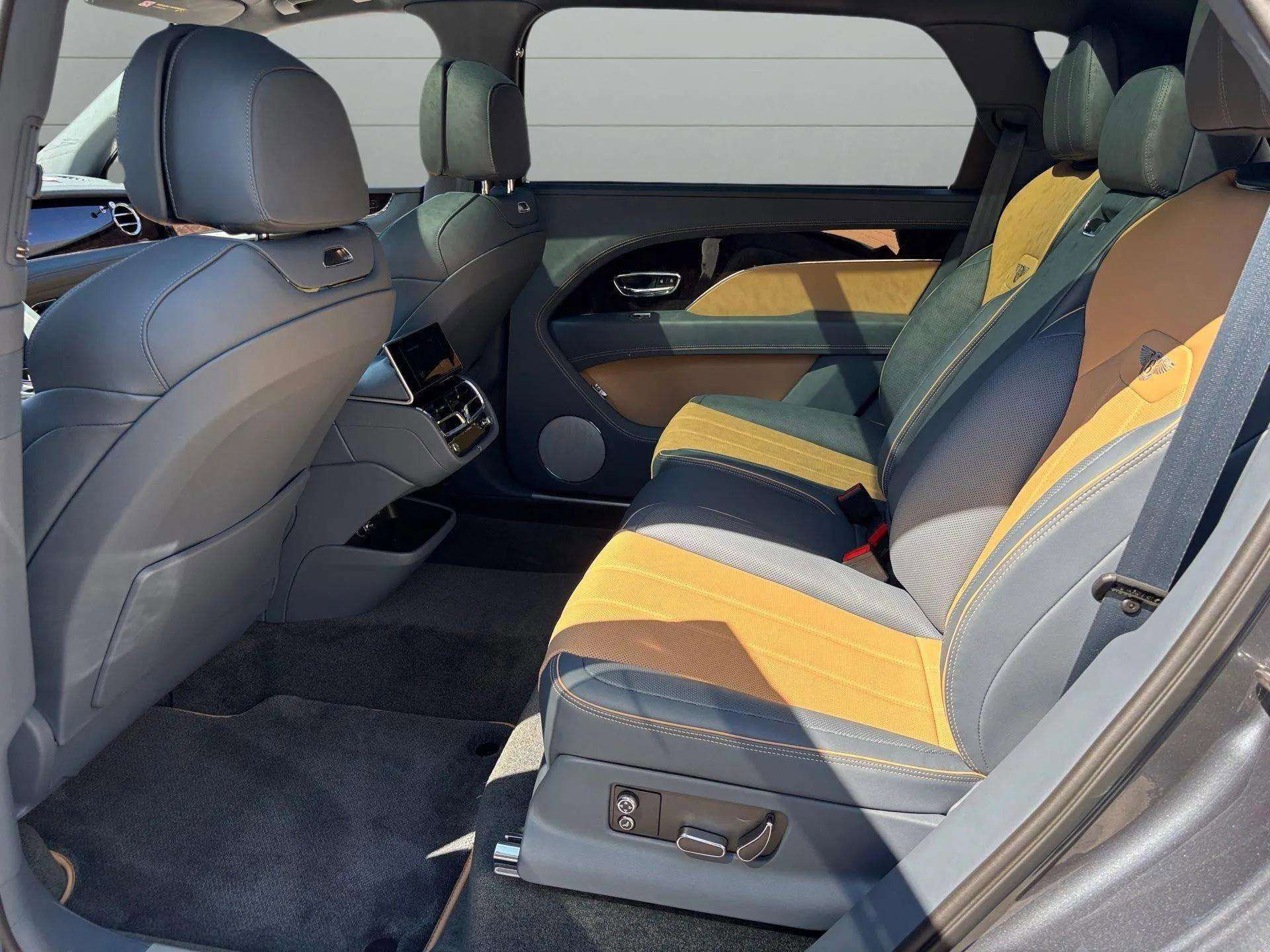 New 2025 Bentley Bentayga Extended Wheelbase image 32