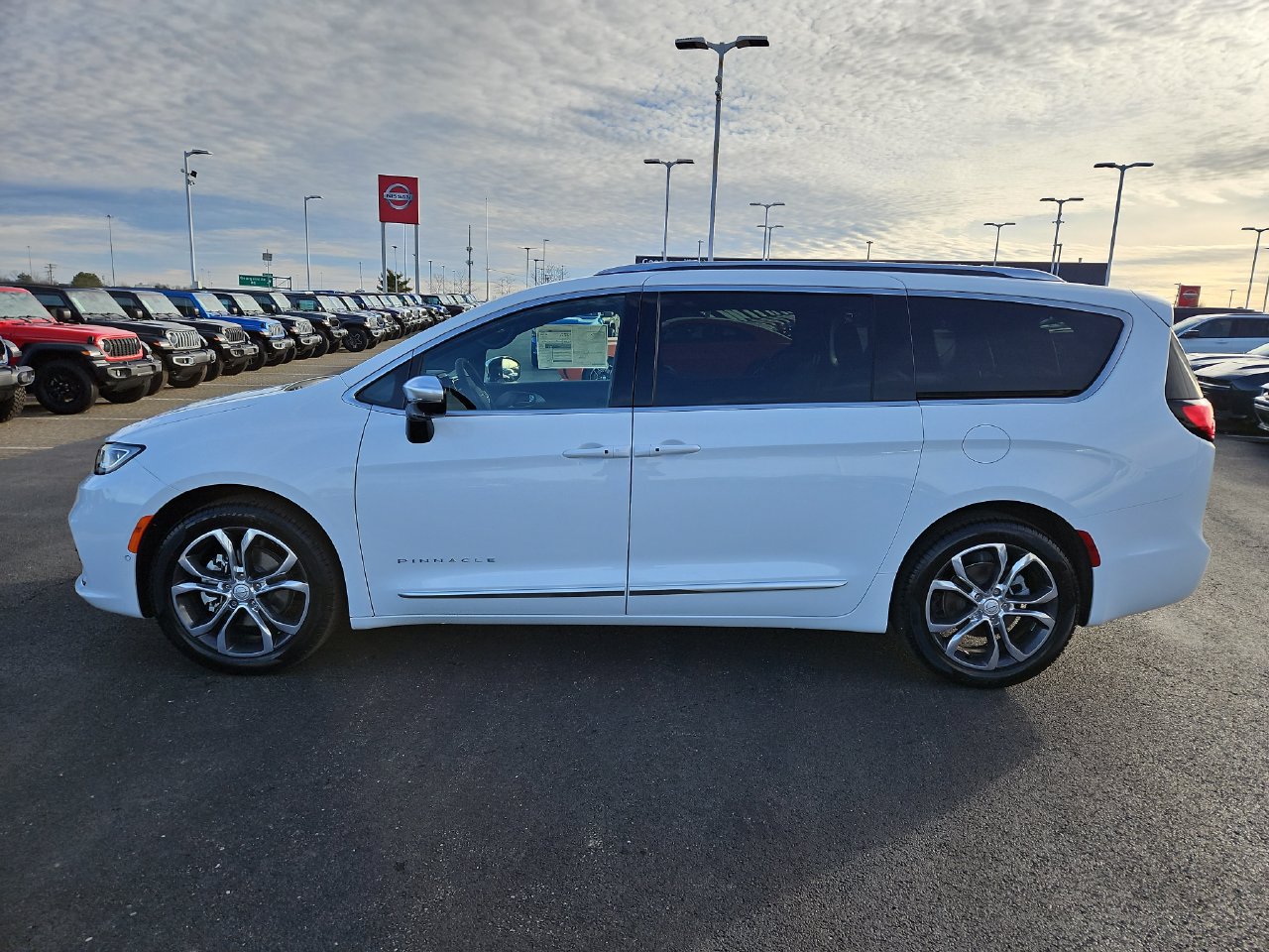 New 2026 Chrysler Pacifica Pinnacle w/ Trailer Tow Group FWD image 4