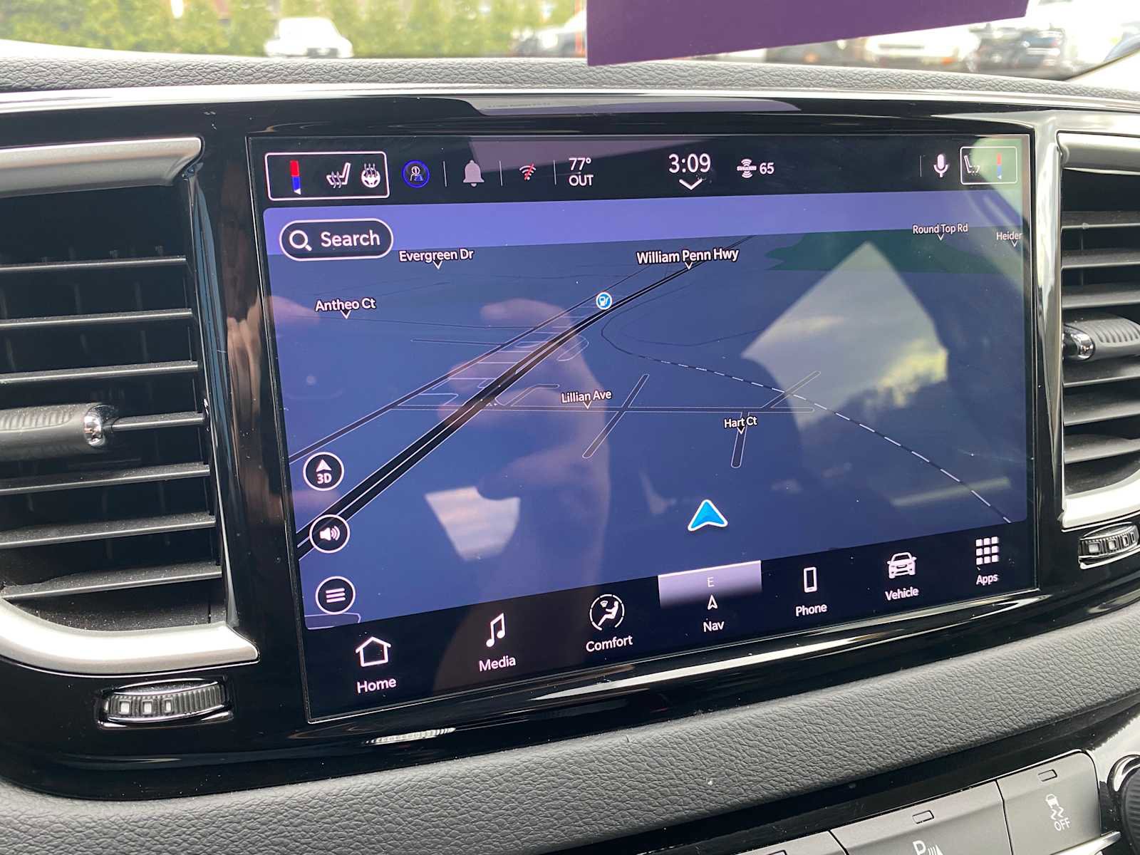 Used 2024 Chrysler Voyager LX image 20