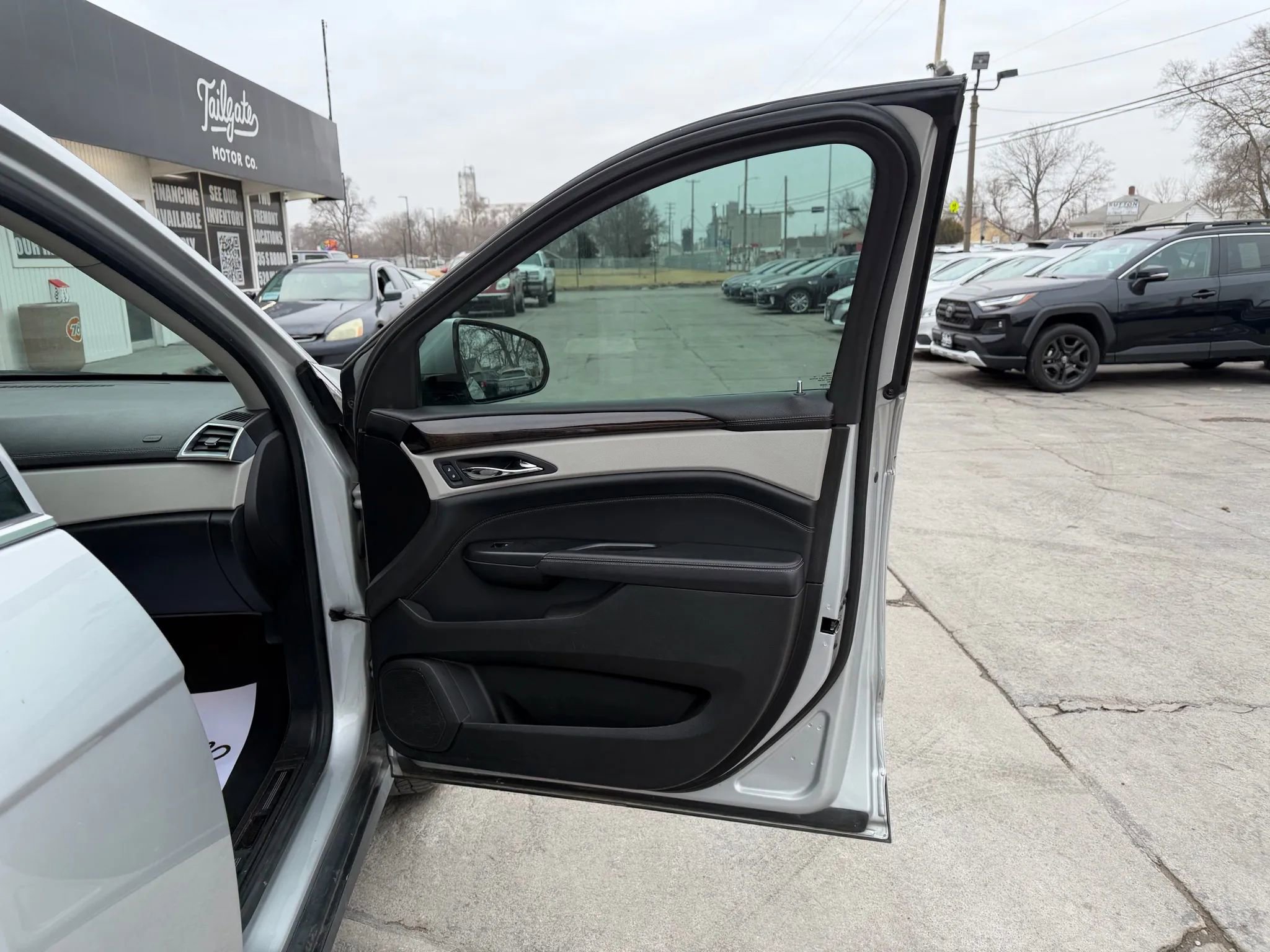 Used 2013 Cadillac SRX Luxury w/ Driver Awareness Package FWD image 13