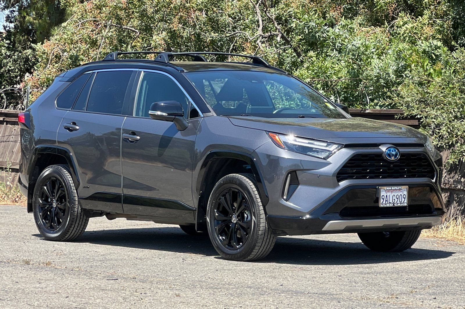 Used 2022 Toyota RAV4 XSE AWD/4WD image 2