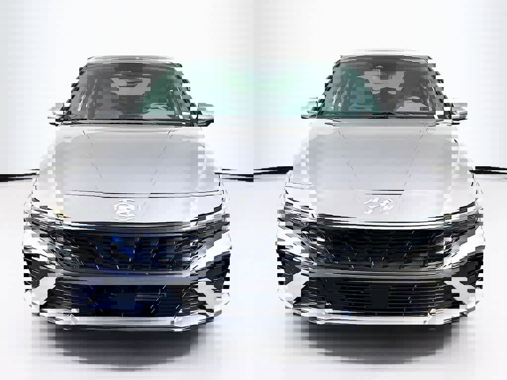 Used 2025 Hyundai Elantra SEL image 6