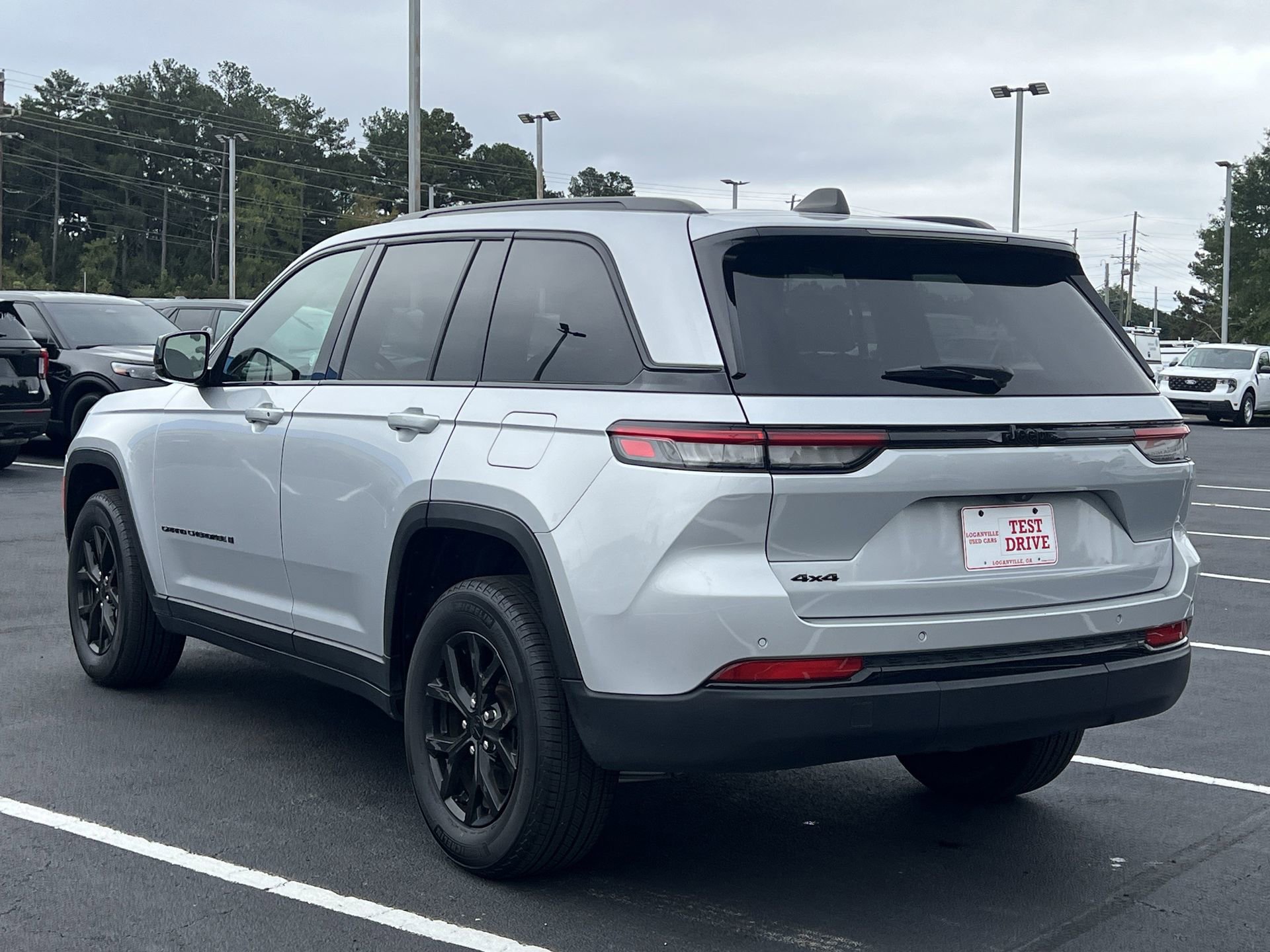 Used 2024 Jeep Grand Cherokee Altitude image 2