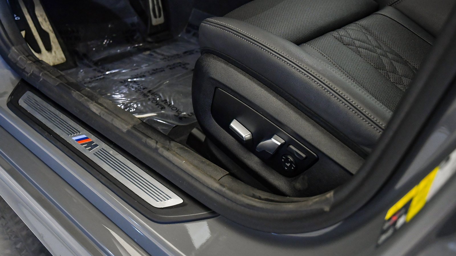 Certified 2022 BMW 530e w/ Premium Package image 25