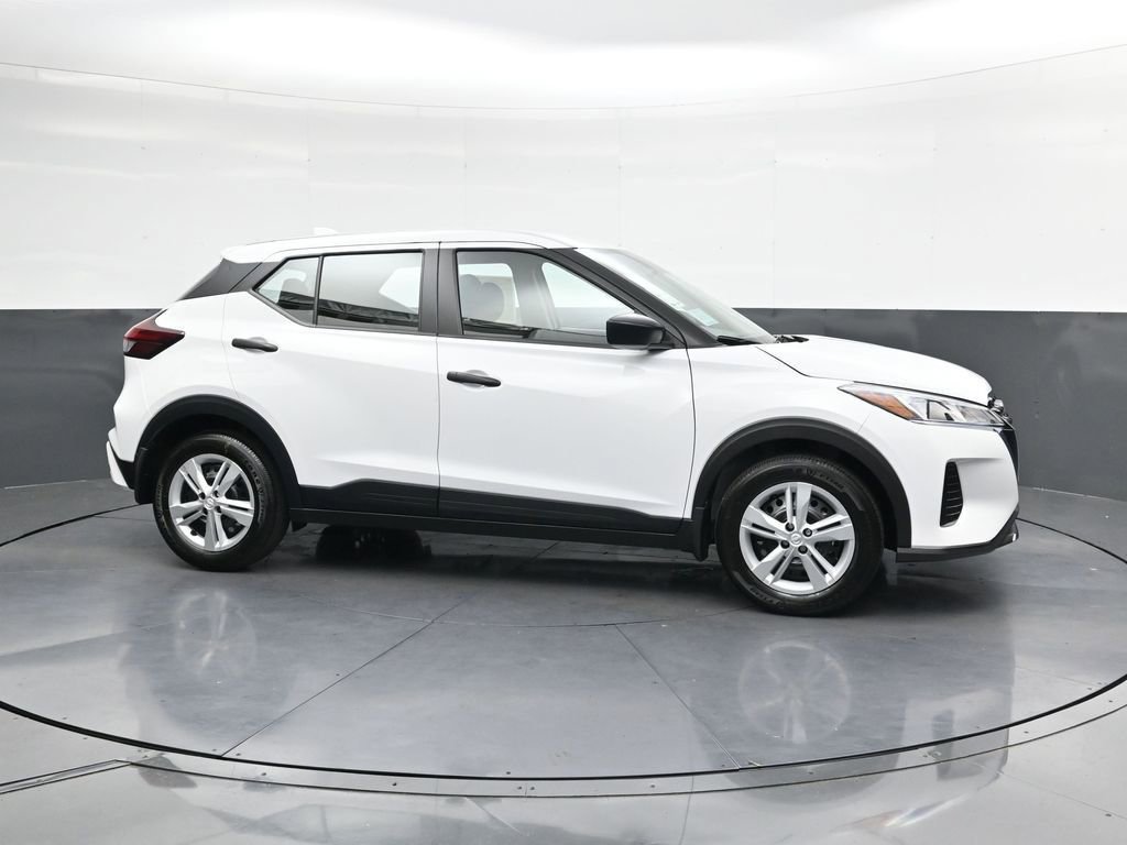 Certified 2025 Nissan Kicks Play S FWD image 4