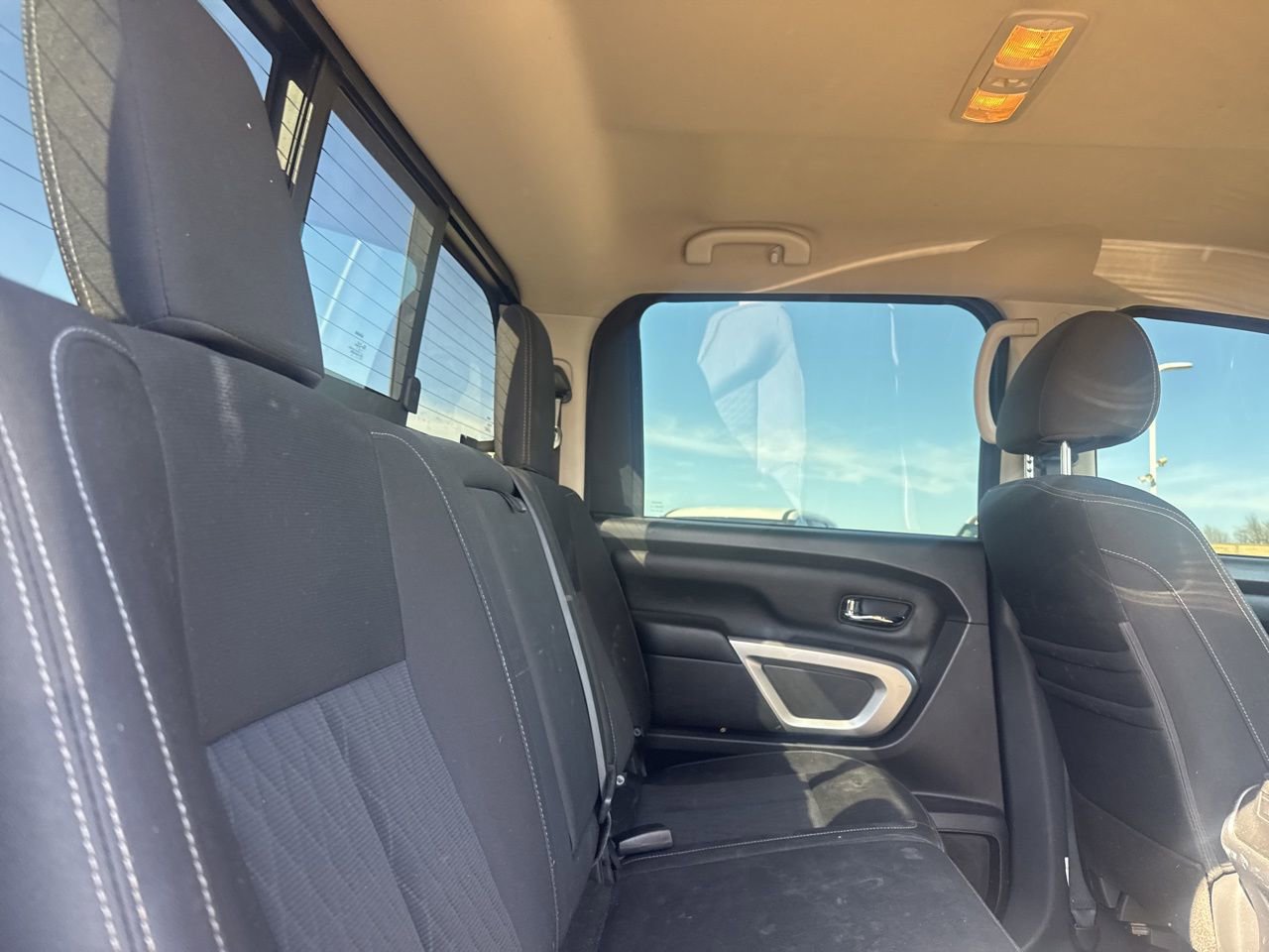 Used 2019 Nissan Titan SV w/ SV Convenience Package image 30