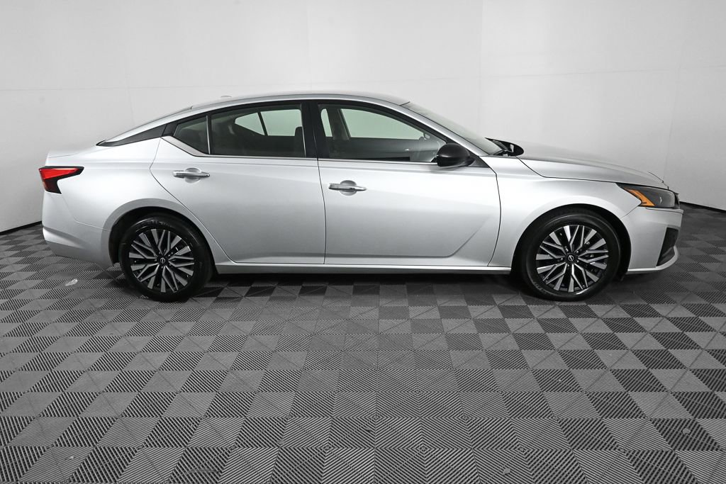 Used 2024 Nissan Altima 2.5 SV image 23