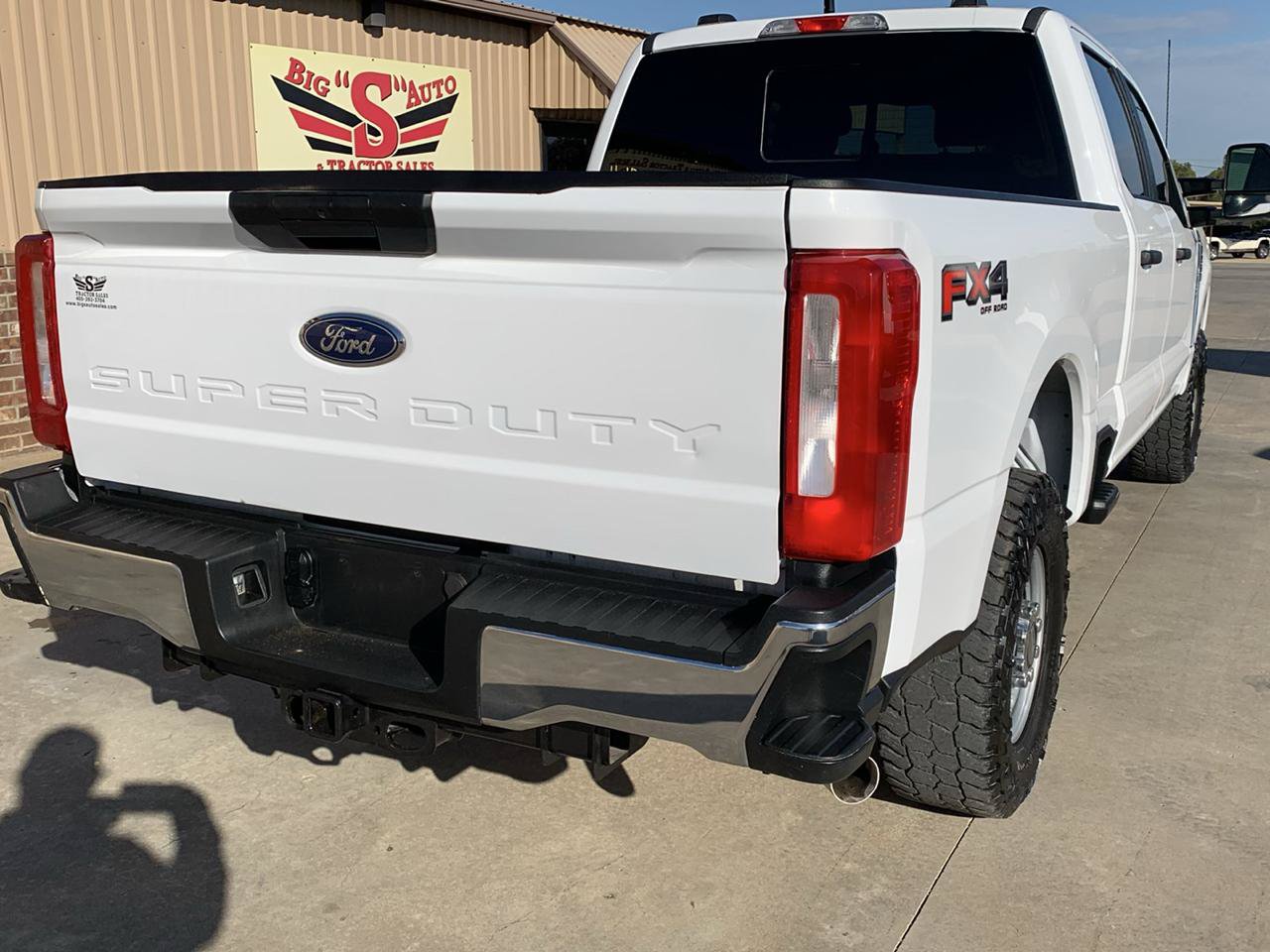 Used 2023 Ford F250 XL w/ FX4 Off-Road Package AWD/4WD image 2