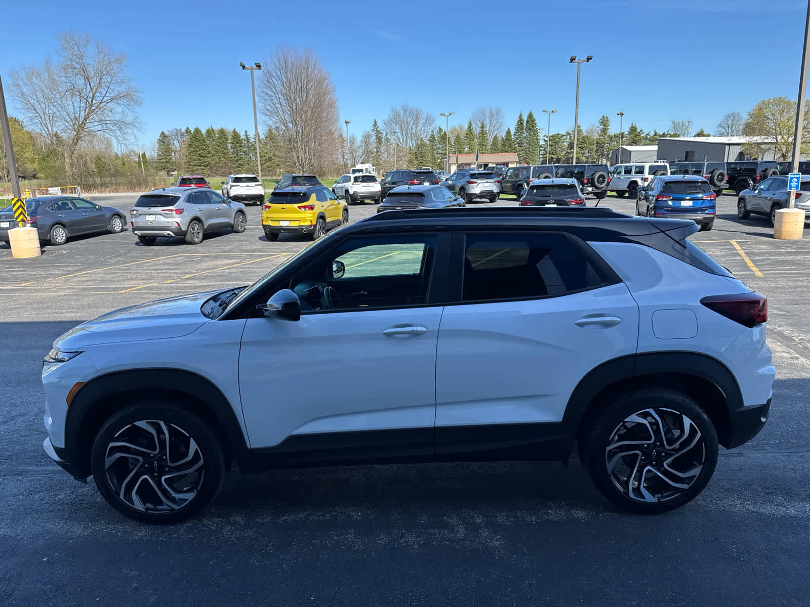 Used 2025 Chevrolet TrailBlazer RS w/ Convenience Package AWD/4WD image 9
