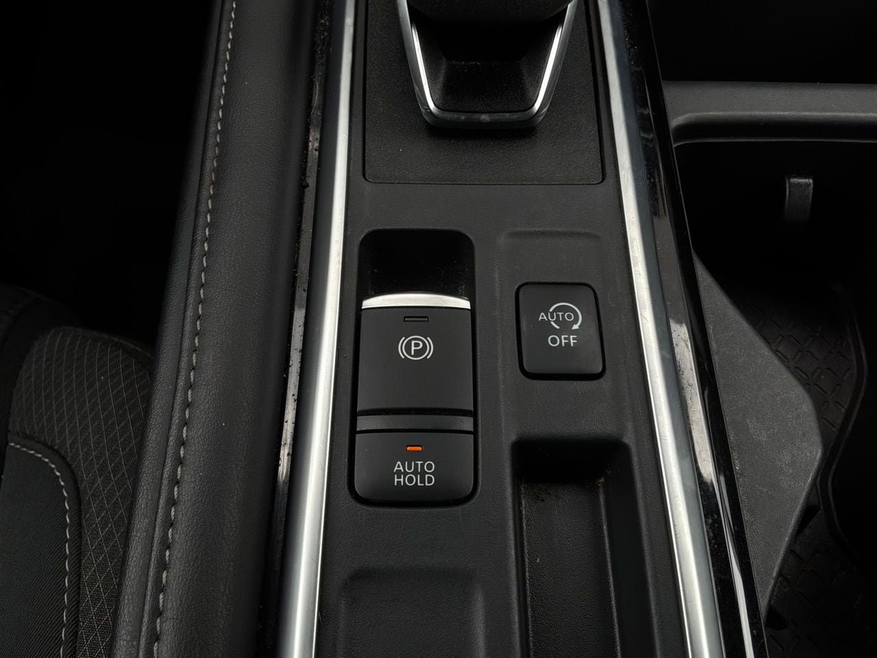 Used 2025 Nissan Pathfinder SV FWD image 24