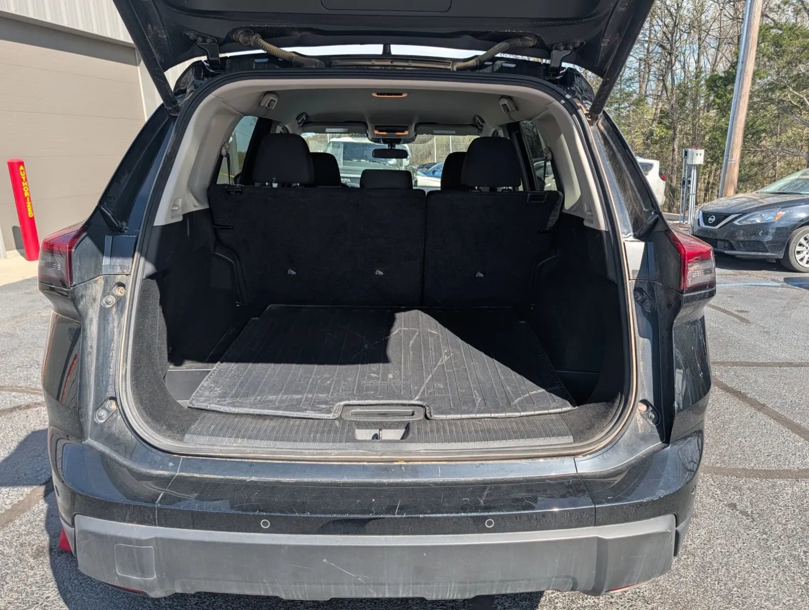 Used 2025 Nissan Rogue SV image 10