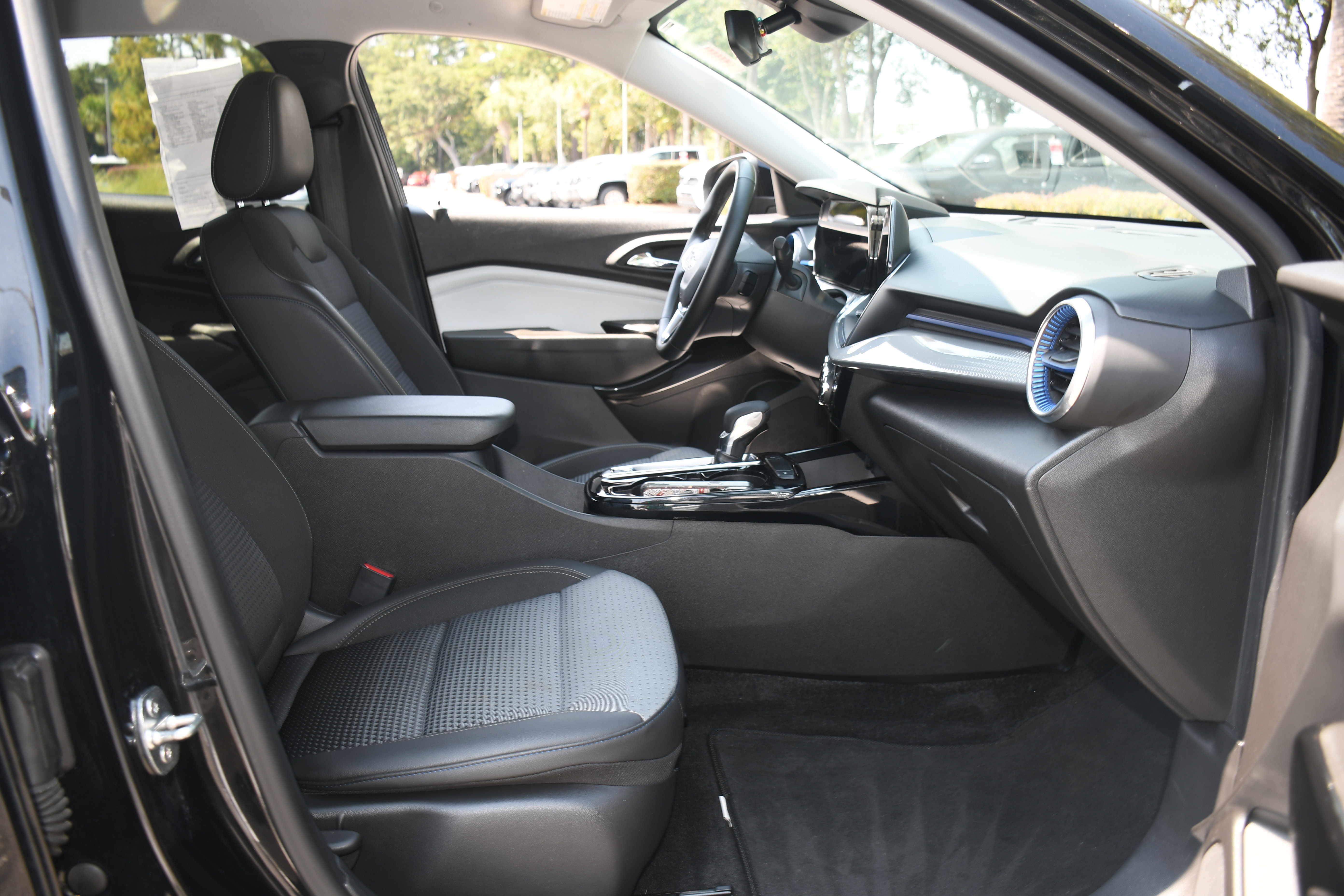 Used 2024 Chevrolet Trax LT w/ Driver Confidence Package image 20