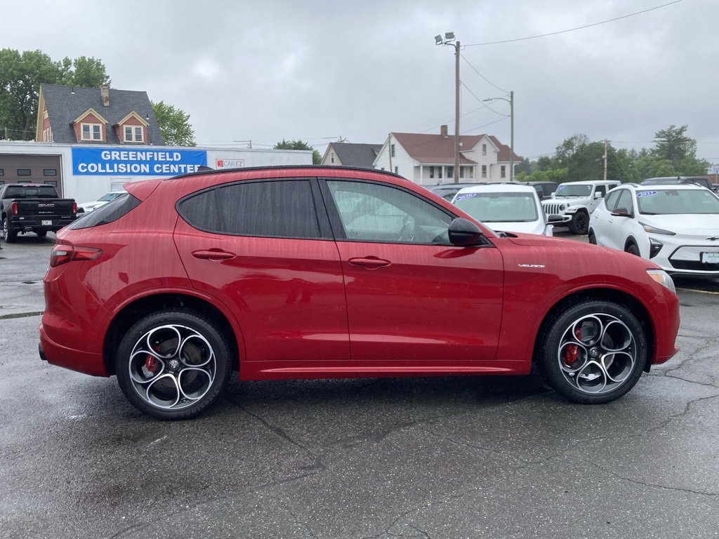 Used 2022 Alfa Romeo Stelvio Veloce image 8