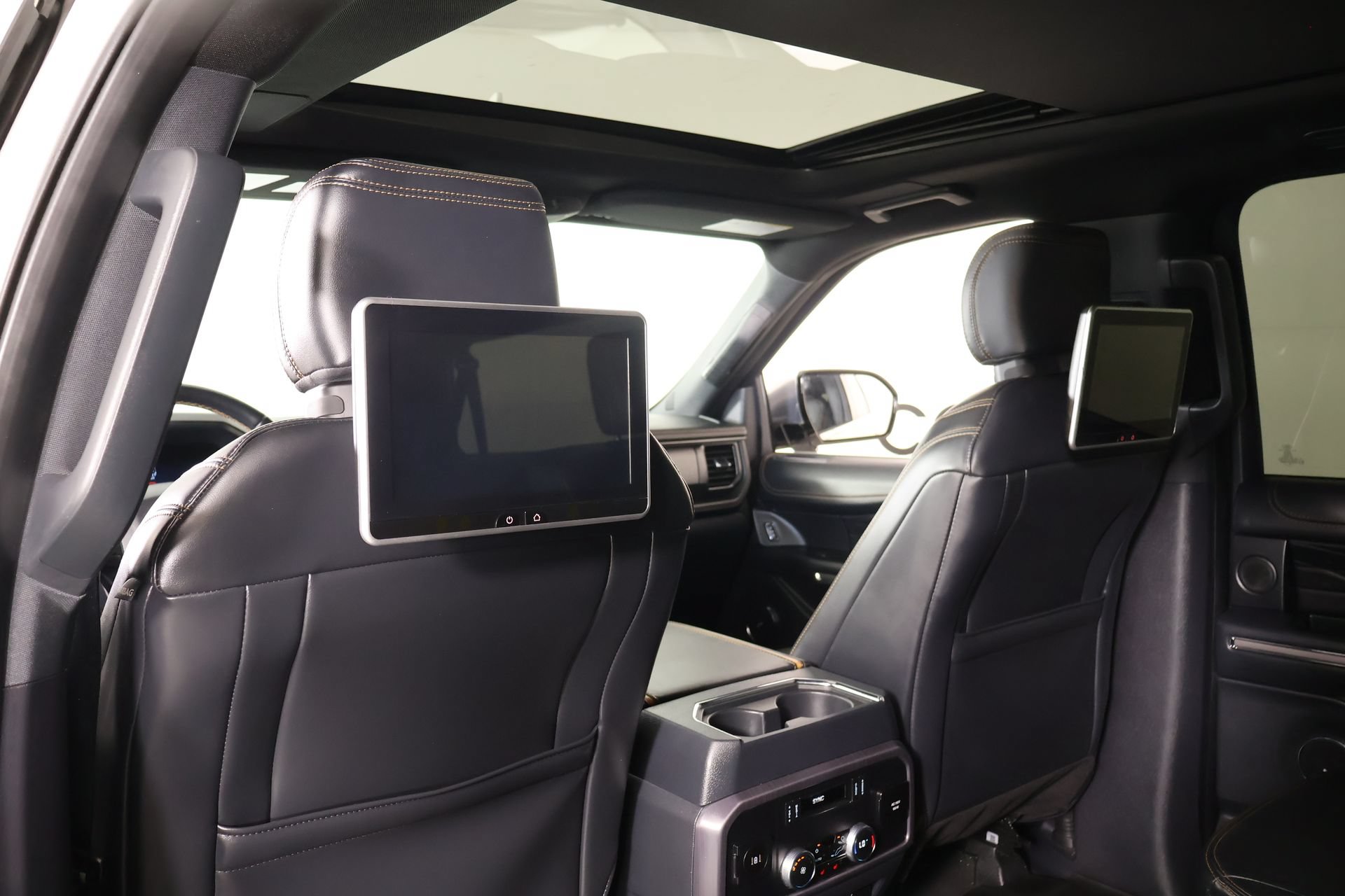 Used 2024 Ford Expedition Max Platinum AWD/4WD image 17