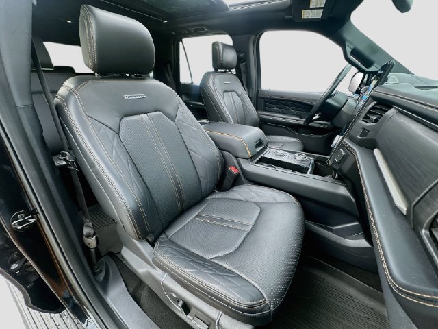 Used 2023 Ford Expedition Platinum AWD/4WD image 32