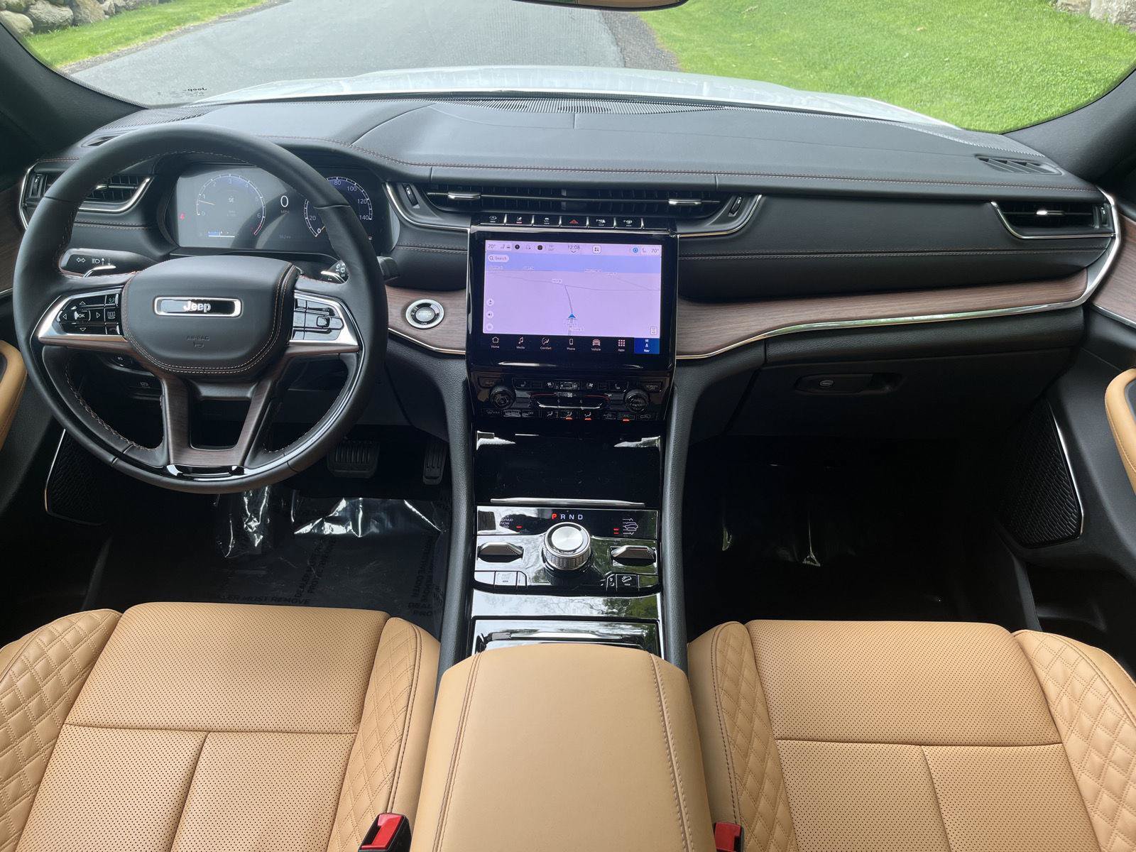 Used 2025 Jeep Grand Cherokee Summit w/ Luxury Tech Group V AWD/4WD image 17